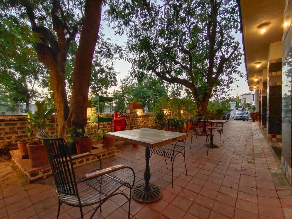 Bougainvilla Apartment Surat Dış mekan fotoğraf