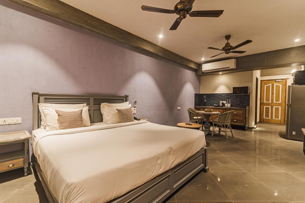 Bougainvilla Apartment Surat Dış mekan fotoğraf